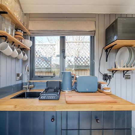 Pass The Keys Whitstable Shepherds Hut Minutes From The Harbour Exterior photo