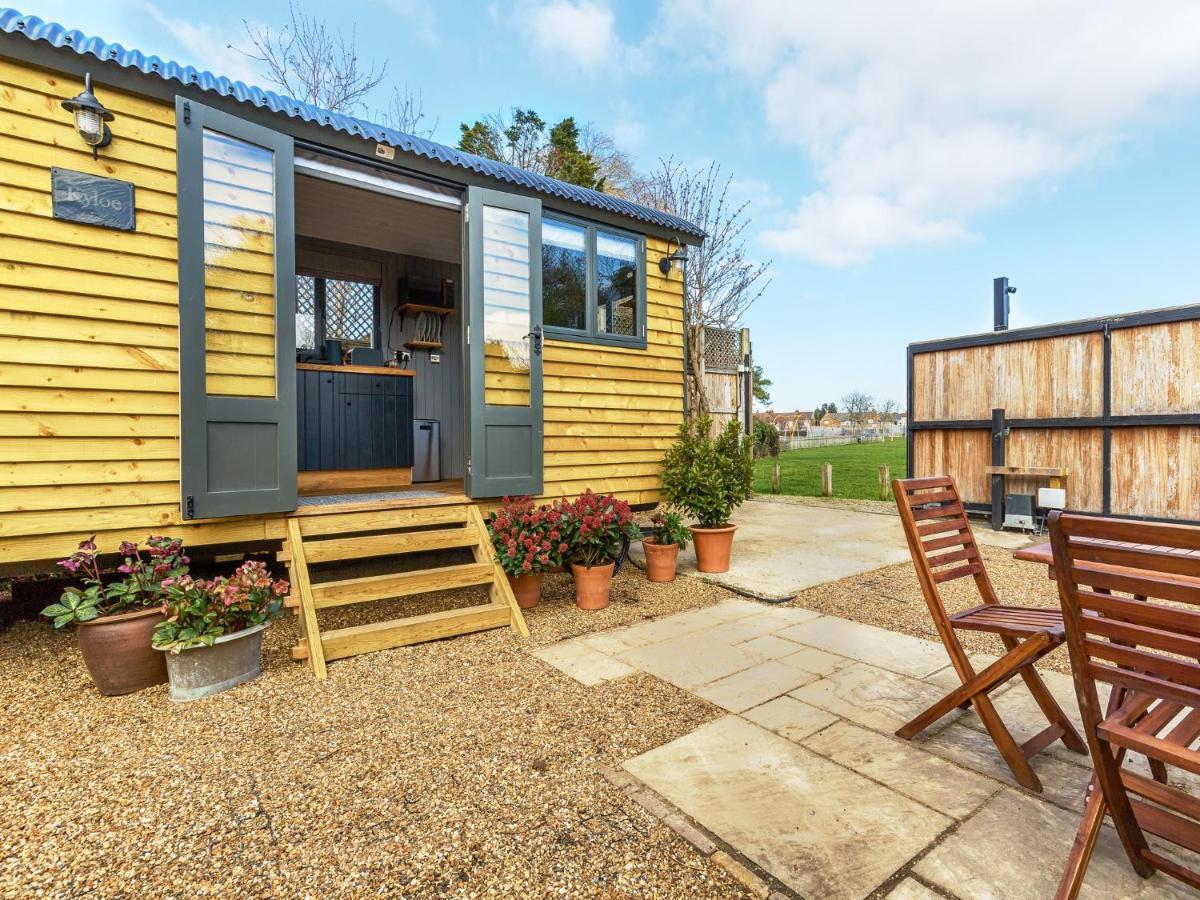 Pass The Keys Whitstable Shepherds Hut Minutes From The Harbour Villa Exterior photo