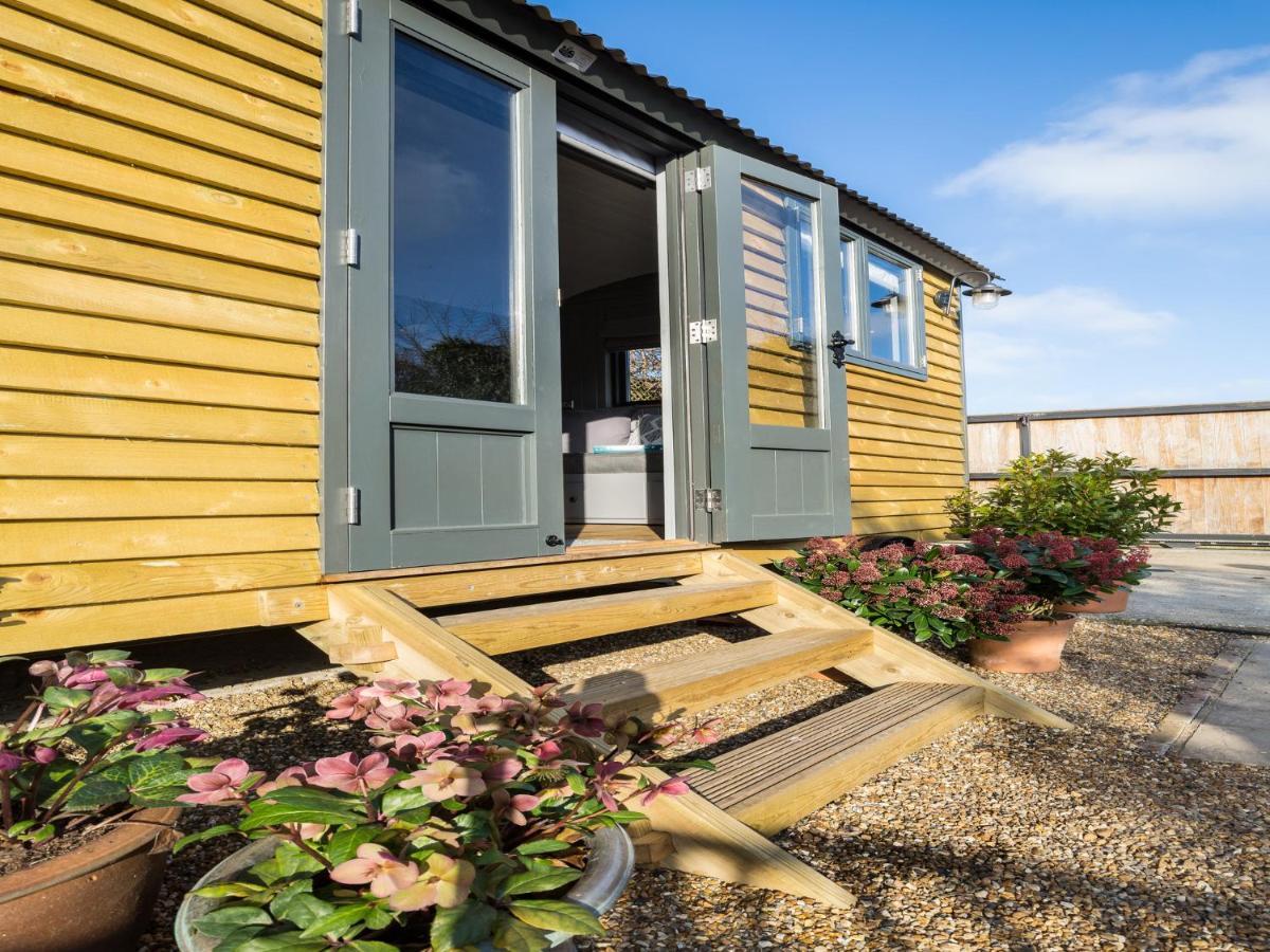 Pass The Keys Whitstable Shepherds Hut Minutes From The Harbour Exterior photo