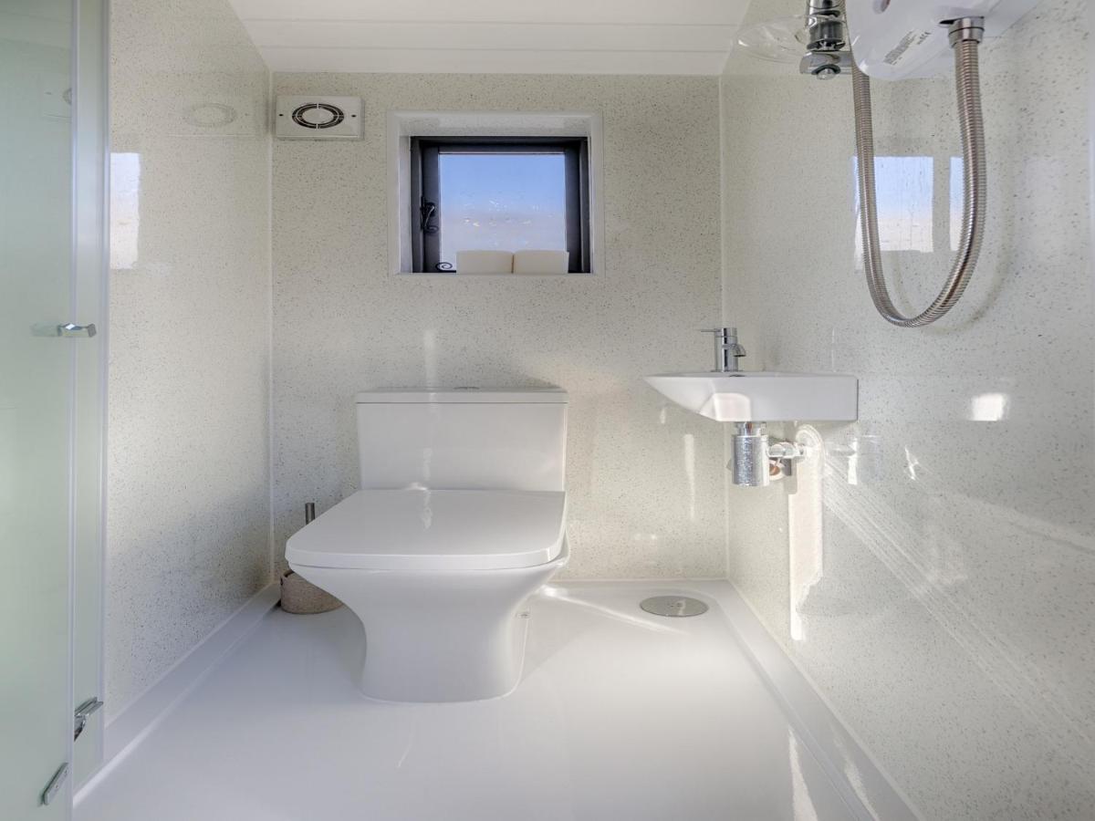 Pass The Keys Whitstable Shepherds Hut Minutes From The Harbour Exterior photo